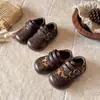 Zapatos Pequeños de Cuero para Niñas con Estampado de Leopardo Retro y Doble Hebilla 2026 Nuevo Estilo Otoño Suela Plana Suela Suave Cómodos Versátiles Modernos Zapatos de Vestir