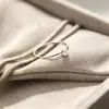 Anillo de Acero de Titanio con Circonio, Banda Lisa Extremadamente Fina de 1 mm, Cuatro Garras, para Mujer, No se Desvanece, Super Brillante, Lujo Ligero, Anillo de Diamante de Nicho, Anillo de Dedo con Piedra Preciosa