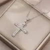 Colar Feminino Colorido Zircônia Joias Design de Nicho Pingente Cruz Completo em Diamante Colar Corrente de Clavícula em Aço Inoxidável
