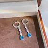 Brincos etéreos em forma de gota d'água azul marinho com diamantes, design de listras verticais, nicho de luxo leve, adequados para um encontro, brincos de estilo longo, modelo novo