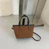 Bolsa simples de ombro único estilo coreano, design retrô, novo estilo de luxo leve, coleção outono 2026, bolsa de mão feminina de camurça peluda, adequada para o dia a dia
