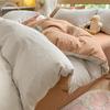 Juego de cama de cuatro piezas de algodón puro 2025 Nuevo Juego de cama sencillo Sábanas de algodón y lino Funda de edredón Juego de cama de tres piezas para dormitorio de estudiantes