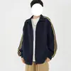 Sudadera cárdigan retro a rayas estilo deportivo para hombre, con corte relajado y holgado, adecuada para el uso diario en primavera y otoño, con cuello alto y cierre de cremallera