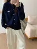 [Andy Velvet Wash] Suéter de punto versátil y favorecedor, cárdigan de cuello redondo con estampado de dachshund dulce y elegante, nuevo diseño bordado