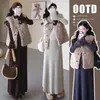 Vestido de Punto de Manga Acampanada de Cuello Alto para Maternidad Otoño/Invierno 2026 + Chaleco de Lana de Cordero para Maternidad Set de Maternidad