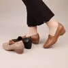 Zapatos de mujer para madres, nuevo modelo otoño 2026, punta fina, suela blanda, tacón de cuña, zapatos de cuero slip-on elegantes y versátiles