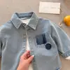 Chaquetas para niños, populares camisas de primavera y otoño, camisas geométricas rasgadas para niños y niñas, chaquetas de mezclilla desgastadas de dibujos animados, modernas