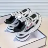 Moda Primavera 2026 Novos Tênis Esportivos Infantis com Fivela Giratória Tênis para Meninas Tênis de Corrida Estilo Coreano para Crianças Tênis de Pai