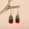 Brincos Gancho de Prata 925 Banhada com Pixiu Esmaltado Cloisonné e Ágata Vermelha do Sul, Novo Estilo Chinês, Estilo Antigo, Brincos de Nicho com Estilo Nacional Envelhecido