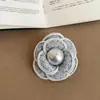 Broche de Pérola Camélia para Mulheres: Elegante e Único Acessório de Alfinete de Lapela Tendência da Moda