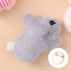 Primavera y verano nuevo broche de conejo felpa lindo animal pequeño caricatura japonés ropa de niñas zapatos colgante de bolso pequeño regalo