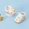 Zapatos de bebé primavera y otoño con clip zapatos de algodón algodón suela suave zapatos para niños pequeños bebé recién nacido 0-3-6 meses 12 usar afuera para evitar que se caigan