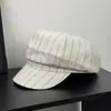 Gorra octogonal a rayas retro para mujer, nuevo estilo primavera/verano, boina artística, estilo británico, versátil, gorra de repartidor que adelgaza la cara, moderna