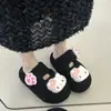 Pantuflas de algodón para mujer con temática de gato, que aumentan la altura, para otoño e invierno en casa, de punta cerrada, lindas con diseño de KT, cálidas para uso interior y exterior, suela negra