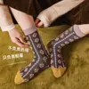 26 Calcetines de Mujer Otoño/Invierno, Calcetines con Relieve Estilo Retro Artístico, Calcetines de Algodón Sin Costuras de Media Pantorrilla, Estilo Japonés, Tendencia China, Industria del Calcetín de Zhuji