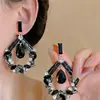 Aretes de aguja plateada con diamantes, borlas geométricas de perlas, ultra brillantes, lujosos y exquisitos, personalizados y elegantes, aretes de alta gama