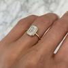 Anillo Sanjie creativo simple estilo ins europeo y americano con incrustaciones de piedras preciosas color dorado retención de color joyería para mujer venta directa de fábrica