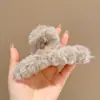 Presilha de cabelo de pelúcia cor de café estilo coreano, um acessório de cabelo sofisticado e versátil para mulheres, tamanho grande, realça o volume do cabelo, estilo presilha de tubarão