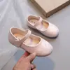 Sapatos de Princesa Bordados com Flores Pequenas para Meninas 2026 Primavera e Outono Novos Mocassins Estilo Coreano para Estudantes Sapatos de Couro Infantis
