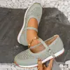 Mocasines casuales talla grande 2025 zapatos transfronterizos huecos zapatos planos para mujer transpirables slip-on nuevo modelo de comercio exterior