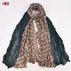 Bufanda pequeña de flores con estampado tie-dye de colores combinados, nueva para otoño e invierno 2023, chal de moda de alta calidad de hilo de seda artístico estilo Mori para mujer