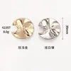 Abrigo, Gabardina, Suéter Decorativo Pequeño Estilo Chanel Cosido a Mano con Metal Festoneado, Botones de Punto, Sensación de Alta Gama