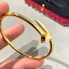 Versão alta V Ouro Clássico cabeça e cauda de prego com casal de pulseiras de Diamante banhado espesso em ouro rosa 18K luxo leve moda europeia e americana