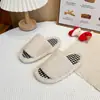 Pantuflas mullidas de cuadros de moda para mujer, nueva colección otoño/invierno 2026, pantuflas de interior para el hogar con suelas antideslizantes, suaves y cálidas, pantuflas de algodón de una tira