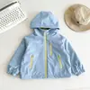 Vale do Vento 2026 Inverno Novo Estilo Coreano Tendência Jaqueta Corta-Vento Espessada Forrada com Lã Infantil Jaqueta com Capuz Estilosa para Meninos