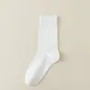 Calcetines Zhuji calcetines anti-pilling calcetines de color liso calcetines de algodón calcetines de tubo medio para hombre absorbentes del sudor transpirables medias para hombre calcetines de negocios simples