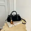 Bolsa de mão feminina transfronteiriça espanhola, bolsa estilo bowling de nicho, nova moda 2026, bolsa versátil de alta qualidade para ombro e tote