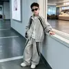 Conjunto de roupa de outono para meninos, estilo primavera e outono, nova coleção 2026, para crianças mais velhas, esportivo, moderno, estiloso e legal para a estação outonal