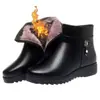 Botines Cálidos y Cómodos para Mujer Nueva Temporada Otoño/Invierno 2026 Suela Suave Fondo Plano Tacón Bajo Versátiles Botas de Piel con Forro de Terciopelo para Personas de Mediana Edad y Mayores