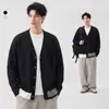 Cardigã de malha sem gola estilo primavera e outono para homens, estilo old money, leve e maduro, descontraído, casual, retrô, bonito, jaqueta de tricô com botões, moderno