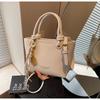 Bolsa de Mão Feminina Transfronteiriça Nova Moda Primavera 2025 Textura Simples Estilo Estrangeiro Popular Bolsa de Ombro Único Transversal Tipo Balde