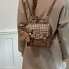 Bolso bandolera a rayas para mujer de otoño, moderno y elegante, con un diseño delicado, simple y retro, nueva colección 2026, bolso de un solo hombro