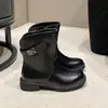 Botas Femininas de Couro Elegantes e Versáteis Tamanho Plus Size Comprimento Médio Outono/Inverno Salto Bloco Botas de Cano Curto Femininas Salto Bloco Botas Estilo Martin Botas Elegantes Novo Estilo 2026