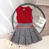 Traje de Dos Piezas para Niña de Punto sin Mangas con Estampado Versátil y Pantalones de Falda Plisada, Novedad Otoño e Invierno 2025 para Comercio Exterior Transfronterizo