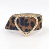Pulsera Ancha Tachonada con Forma de Corazón Estampado de Leopardo Estilo Europeo y Americano, Pulsera Estilo Chica Picante de Cuero Sintético de Caballo, Accesorio de Moda Estilo Dulce Fresco Y2K