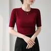 Camiseta de outono de cor sólida, gola redonda, manga curta, corte justo, elegante e que afina a silhueta, uma peça versátil para usar por baixo para mulheres, com um toque de alta qualidade