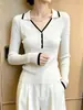 Elegante top de punto blanco estilo francés con ribete de contraste, nueva colección otoño 2026 para mujer, corte ajustado, favorecedor y adecuado para el trabajo
