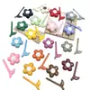 Flor Tridimensional de Cinco Pétalos Pintada con Goteo de Aceite por Ambos Lados Tallo de Flor con Cuentas Adorno Colgante para Coche DIY Accesorio para Pulsera Cadena de Teléfono