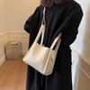 Bolsa Feminina 2025 Inverno Novo Estilo Coreano Cesta de Legumes Bolsa de Mão Casual Bolsa de Ombro de Couro Macio Bolsa Saco Diagonal