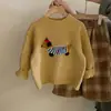 Nueva Colección Otoño/Invierno 2025 para Niñas: Conjunto de Dos Piezas Popular de Cárdigan de Punto y Pantalones a Cuadros Forrados de Polar para Niños