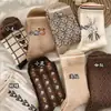 Meias Marrons para Mulheres, Meias de Cano Médio, Tendência Ins Primavera e Outono, Meias de Cano Médio com Estampa Xadrez Fofa Estilo Japonês de Ursinho, Meias Longas para Outono e Inverno