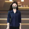 Nueva camisa blanca de manga tres cuartos con cuello en 2026, corte holgado, adelgazante, con doble bolsillo, adecuada para ir al trabajo.