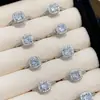 Anel Cubo de Açúcar Super Brilhante Pequeno para Mulheres, Toque de Luxo Leve de Alta Qualidade, Anel Aberto, Design de Nicho, Anel de Dedo Mínimo, Anel de Dedo Indicador com Strass