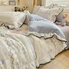 Juego de ropa de cama de cuatro piezas con estampado floral pequeño estilo coreano de algodón acolchado para dormitorios de estudiantes, juego de tres piezas para sábanas y fundas de edredón, adecuado para todas las estaciones