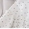 Camisa de manga larga de lunares blancos para mujer, nuevo estilo coreano de primavera y otoño, cuello redondo con volantes, corte holgado, adelgazante, blusa casual de lunares