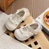 Sandalias Deportivas para Niñas 2026 Nuevo Estilo Primavera y Verano Transpirables de Encaje Zapatos Casuales para Bebés Zapatos de Cuero con Suela Suave Antideslizantes